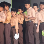 Pelajaran Berharga Anak Dalam Budaya Antri