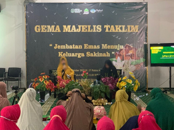 Ustadzah Herda Hasanah Membagi Tips Hadapi Problematika Rumah Tangga