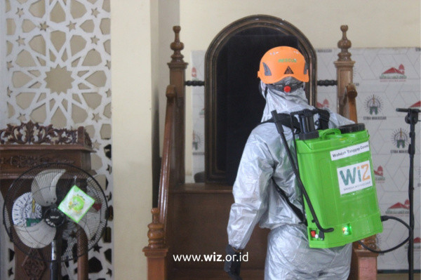Antisipasi Covid-19, WIZ Lakukan Penyemprotan Cairan Desinfektan