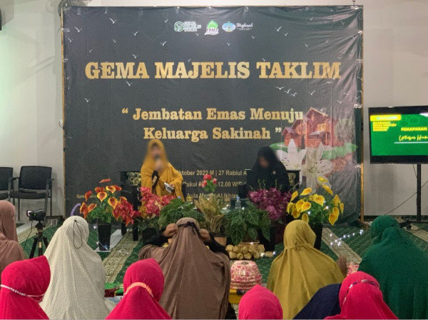 Ustadzah Herda Hasanah Membagi Tips Hadapi Problematika Rumah Tangga