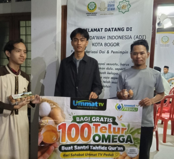 Ummat TV Peduli dan DKM Al I’tisham Salurkan Telur Omega untuk Kader Da'i ADI Bogor